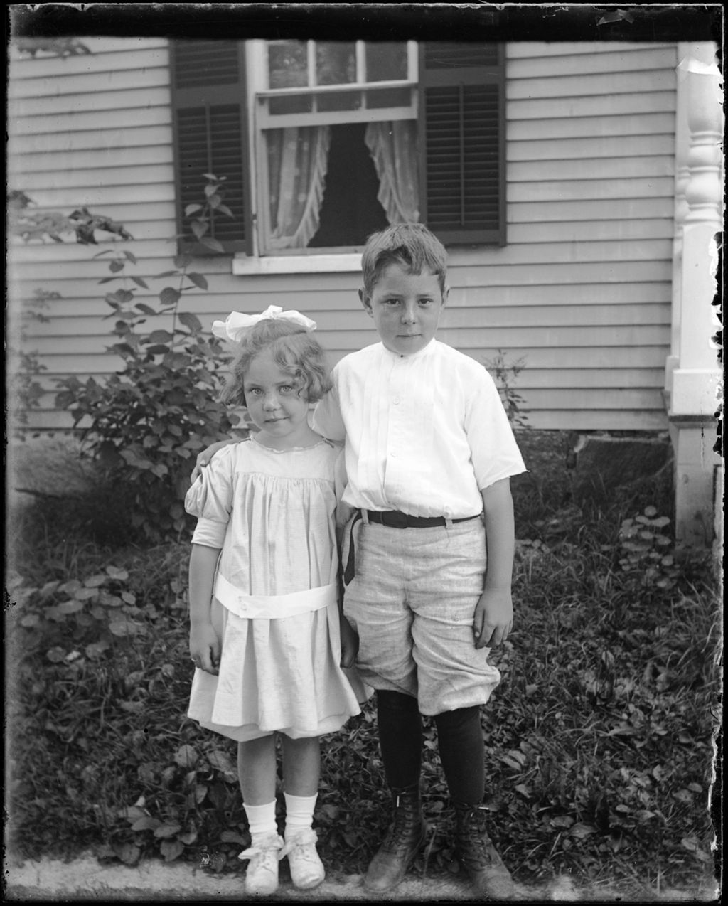 Miniature of Portrait Of A Young Boy And Girl Outside Their Home