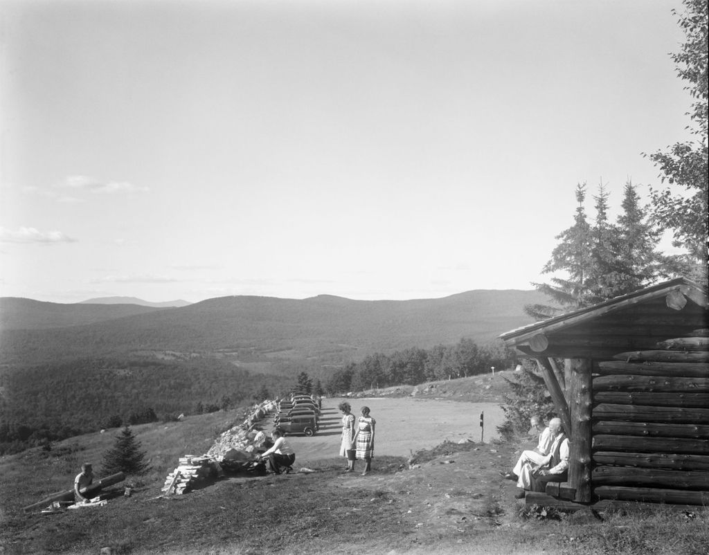 Miniature of Folks Enjoying The View At Center Hill In Weld